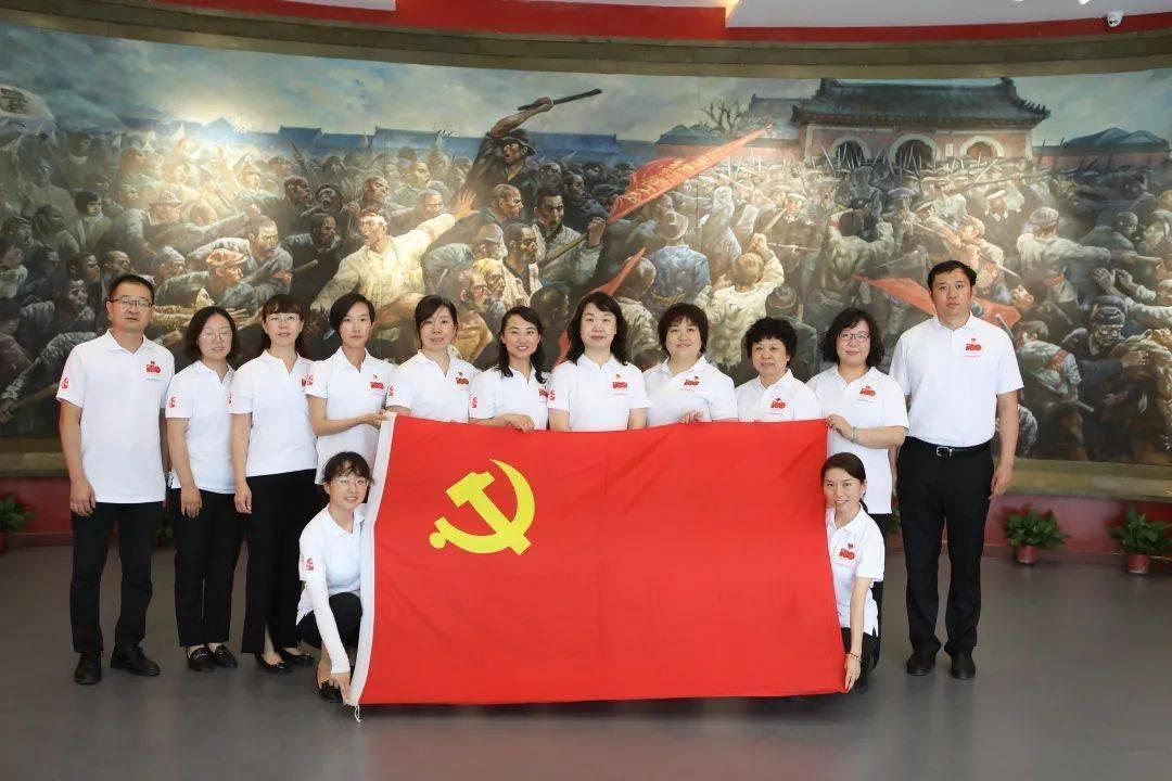 努力向上的铁球